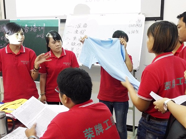 og视讯员工培训现场